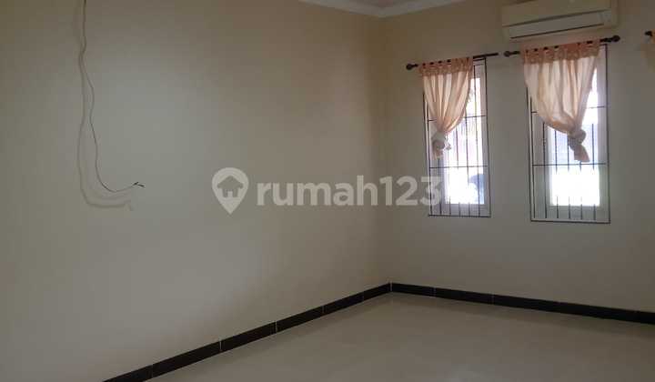 For sale: Silk Cemara Alam Sutera house 2