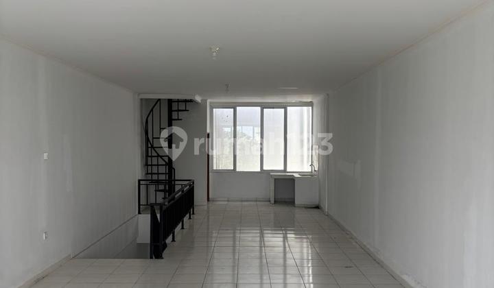 Quick sale of a commercial shop in Cibodas Berlian. Quick sale of a commercial shop in Cibodas Berlian.