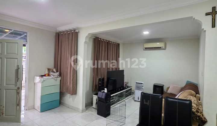 For sale, house in sector 7c, Gading Serpong. For sale, house in sector 7c, Gading Serpong.