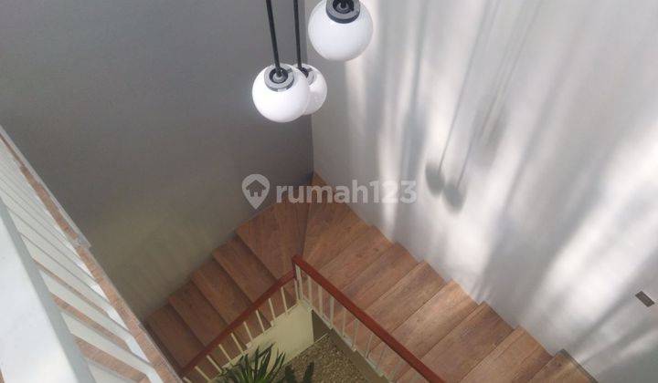 Rumah 2 Lantai Bagus Semi Furnished SHM di Jl Raya Duren, Depok 2