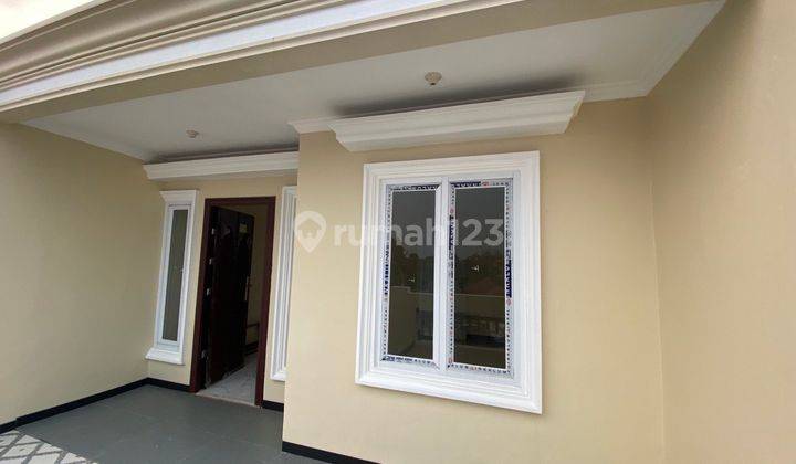 Rumah 3 Lantai Baru Semi Furnished SHM di Jl Raya Limo Raya, Depok 2