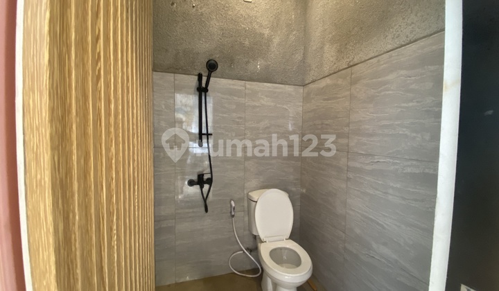 kamar mandi rumah di pasir putih sawangan