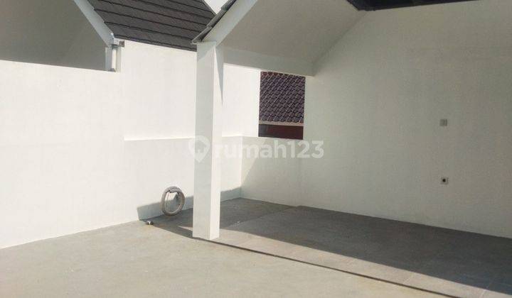 Rumah 2 Lantai Bagus Semi Furnished SHM di Jl Raya Durian, Samping Gerbang Tol Sawangan 4, Depok 2