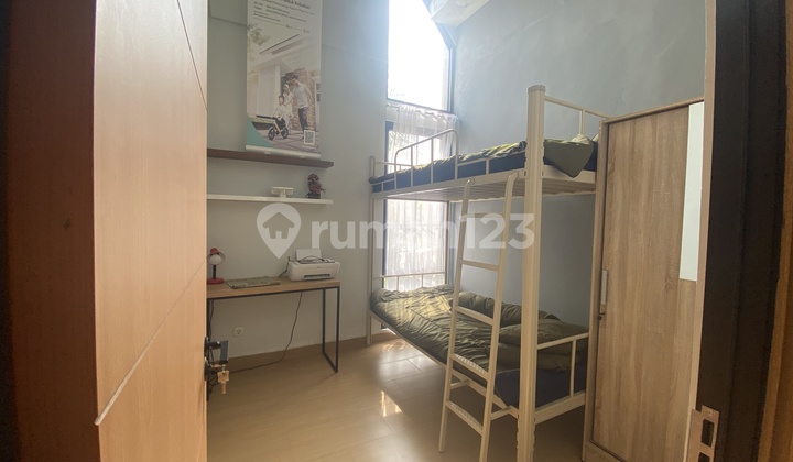 kamar tidur rumah di pasir putih sawangan