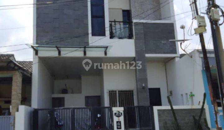 Dijual Rumah Cantik di Villa Mahkota Indah Tarumajaya, Bekasi  1