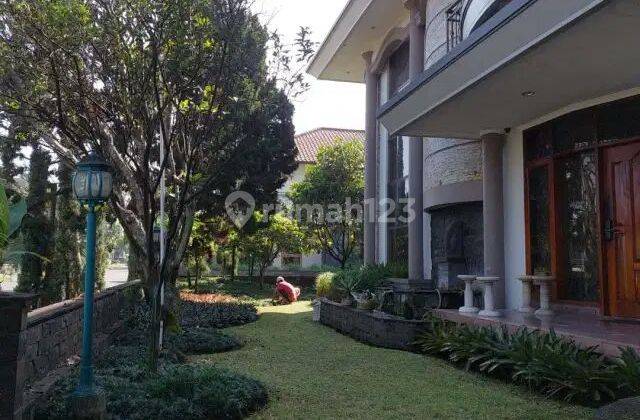 Rumah Megah 3 Lantai Lokasi Favorit Mekarwangi Bandung 1