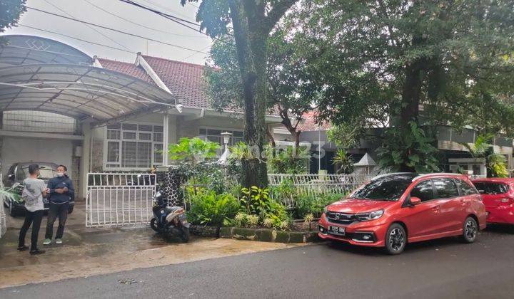 Rumah Classic Terawat di Sayap Riau Bandung  1