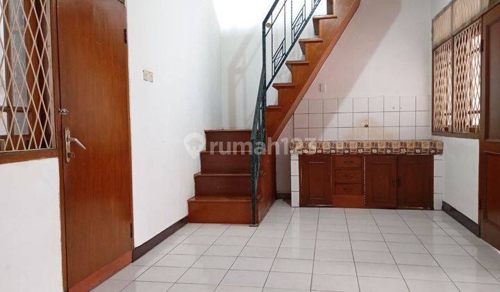 Rumah 2 Lantai Bagus Unfurnished SHM di Pratista, Bandung 2