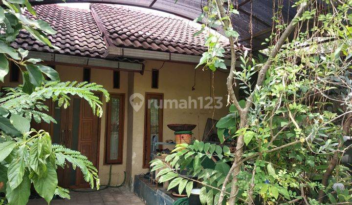 Rumah 2 Lantai SHM Unfurnished SHM di Griya Cempaka Arum, Bandung 1