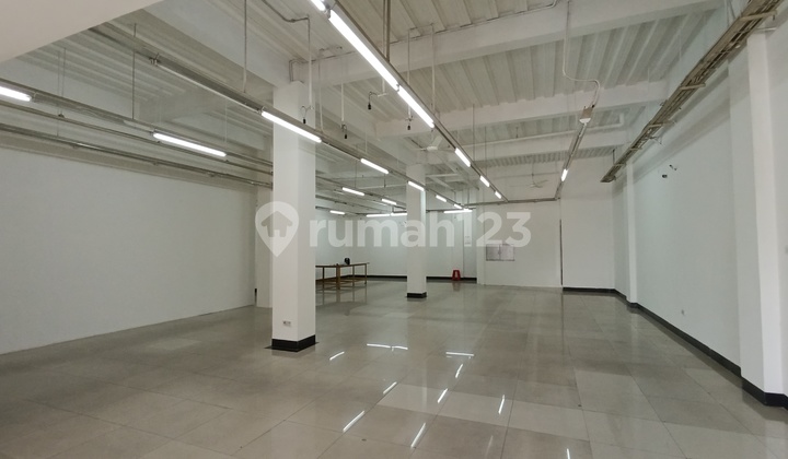 Disewakan Gedung Bagus 3 Lantai Bypass Soeta Dekat Mekarwangi