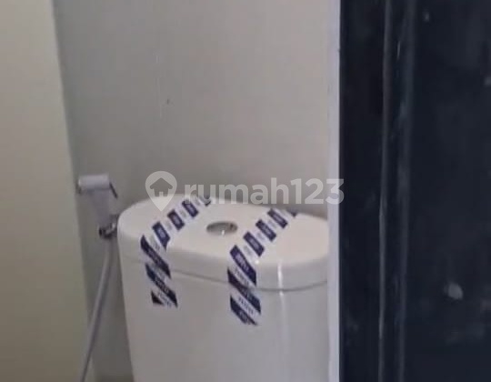 For Rent Nice 2-Storey Shop House in Strategic Location, Main Road Jalan Pasirkaliki 2