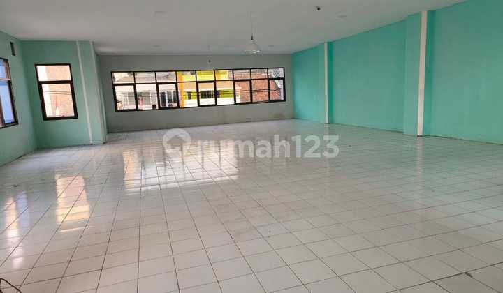 Three-Story Commercial Space, Can Be Used as a Warehouse on Main Road Sudirman Street Three-Story Commercial Space, Can Be Used as a Warehouse on Main Road Sudirman Street