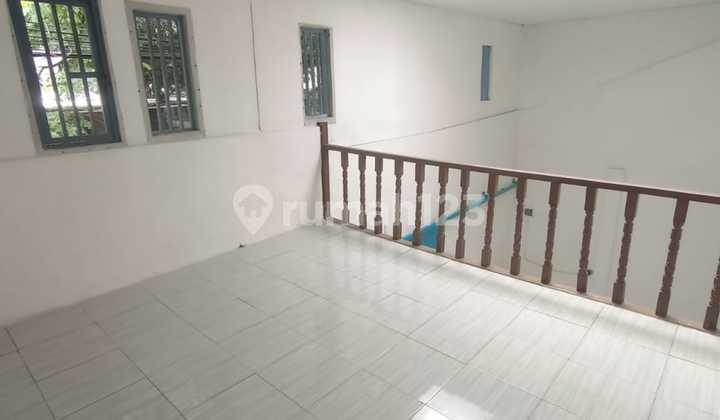 1.5-STORY COMMERCIAL SPACE ON SUDIRMAN STREET BANDUNG 1.5-STORY COMMERCIAL SPACE ON SUDIRMAN STREET BANDUNG