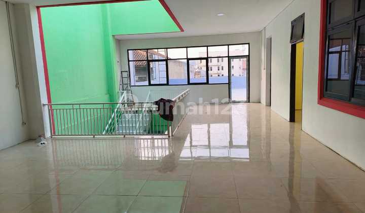 Three-Story Commercial Space, Can Be Used as a Warehouse on Main Road Sudirman Street Three-Story Commercial Space, Can Be Used as a Warehouse on Main Road Sudirman Street