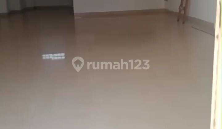 READY-TO-USE SHOPHOUSE ON MAIN ROAD SUDIRMAN READY-TO-USE SHOPHOUSE ON MAIN ROAD SUDIRMAN