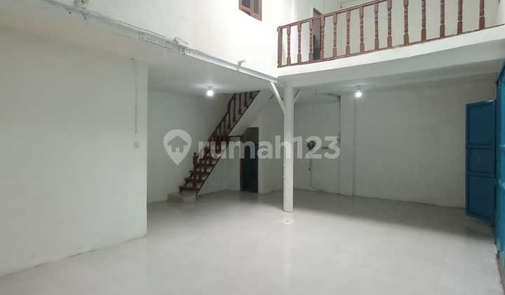 1.5-STORY COMMERCIAL SPACE ON SUDIRMAN STREET BANDUNG 1.5-STORY COMMERCIAL SPACE ON SUDIRMAN STREET BANDUNG