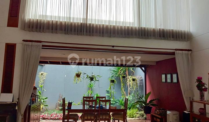 Rumah Luxury 2 Lantai Semi Furnished di Setra Duta