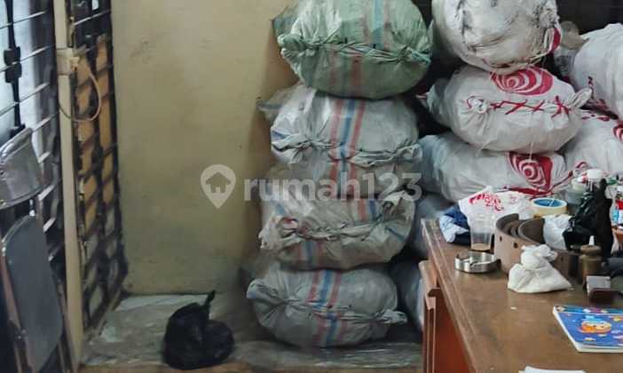 Warehouse / Business House for Sale, Strategic Location on the Wings of Jl Kebon Kawung