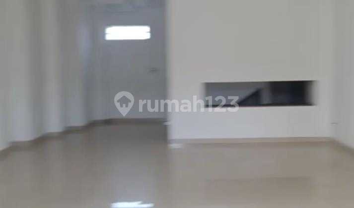 READY-TO-USE SHOPHOUSE ON MAIN ROAD SUDIRMAN READY-TO-USE SHOPHOUSE ON MAIN ROAD SUDIRMAN