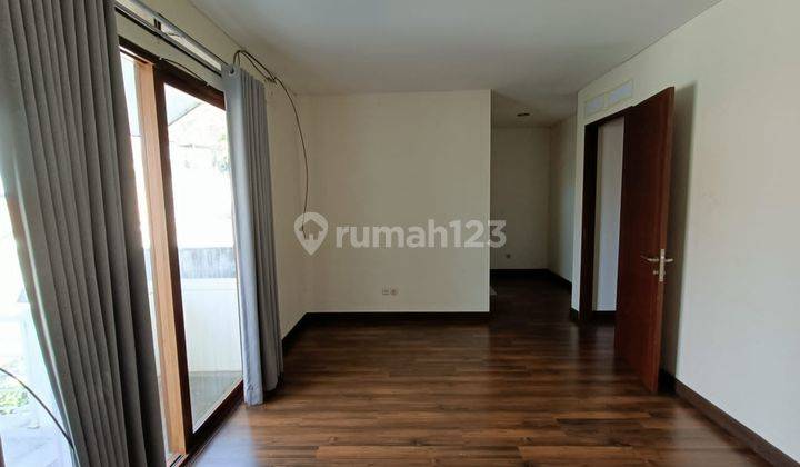RUMAH 2 LANTAI SIAP HUNI DI PONDOK HIJAU  1