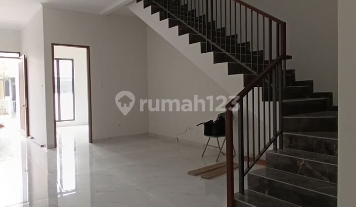 Tanah Luas 150 , Rumah Baru 2 Lantai di Mekarwangi Cluster 2