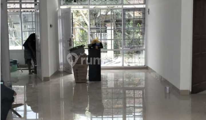 Di Jual Rumah 2 Lantai, Baru Renovasi dan Cat Ulang di Tki 2