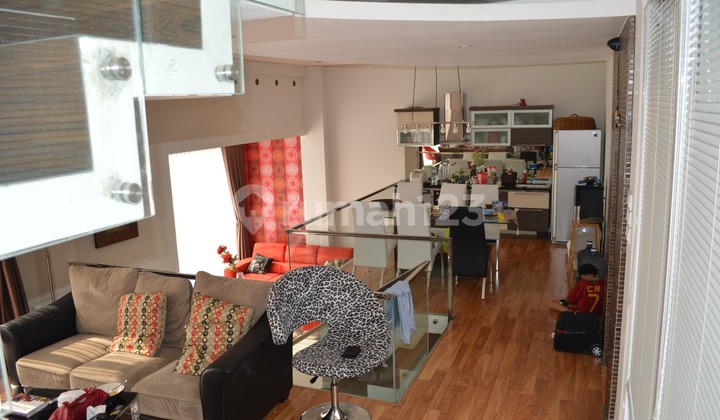 Rumah 3 Lantai Di Jalan Neptunus Selatan Buah Batu Rumah 3 Lantai Di Jalan Neptunus Selatan Buah Batu