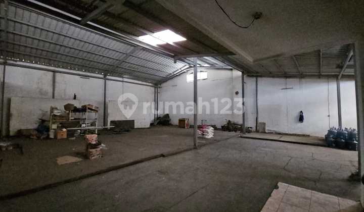 RUANG USAHA DENGAN PARKIRAN LUAS DI MAINROAD JALAN RAYA CIBABAT CIMAHI  2