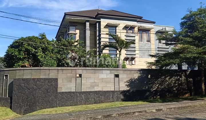 Rumah Mewah Ada Swming Poll di Komplek Pondok Hijau