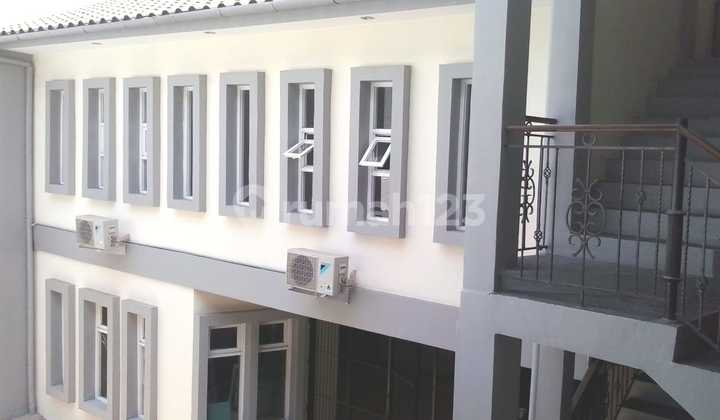 RUMAH 3 LANTAI BISA UNTUK KOST- KOSTAN MAINROAD JALAN SUDIRMAN 1