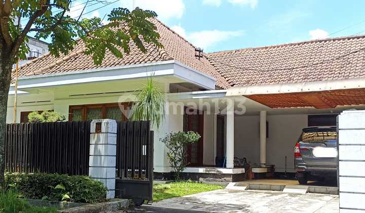 For Sale, Ready-to-Live Cozy House in a Strategic Location