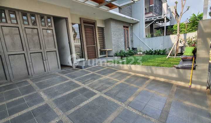 For Sale Fast! Nice House Ready to Live In, Very Comfortable and Quiet Environment in Singgasana Pradana.