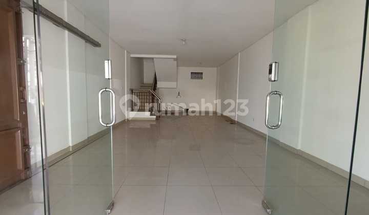 Ruko 3 Lantai Siap Pakai di Jalan Mekar Wangi Utama