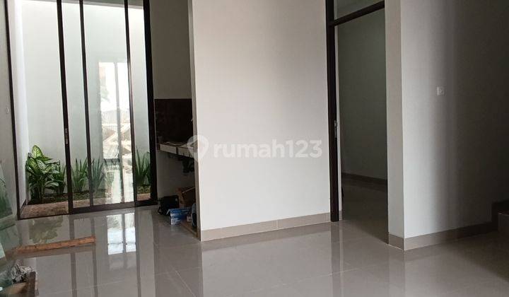Rumah Baru 2 Lantai Modern Minimalis Dekat Batununggal 