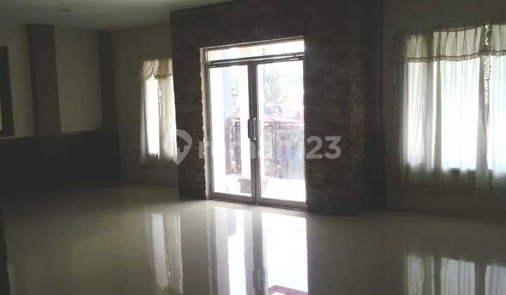 RUMAH 3 LANTAI BISA UNTUK KOST- KOSTAN MAINROAD JALAN SUDIRMAN 2