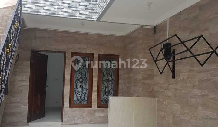 Rumah 2 Lantai Lokasi Strategis di Kayu Putih, Jakarta Timur 2