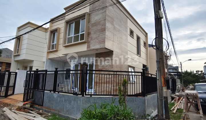 Dijual, Rumah 2 Lantai Di Sektor 7a, Gading Serpong, Rumah Brand New, Posisi Hoek Dan Lokasinya Di Jalan Utama Dekat Gerbang 2