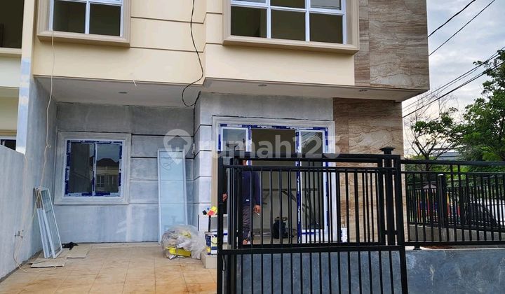 Dijual, Rumah 2 Lantai Di Sektor 7a, Gading Serpong, Rumah Brand New, Posisi Hoek Dan Lokasinya Di Jalan Utama Dekat Gerbang 1
