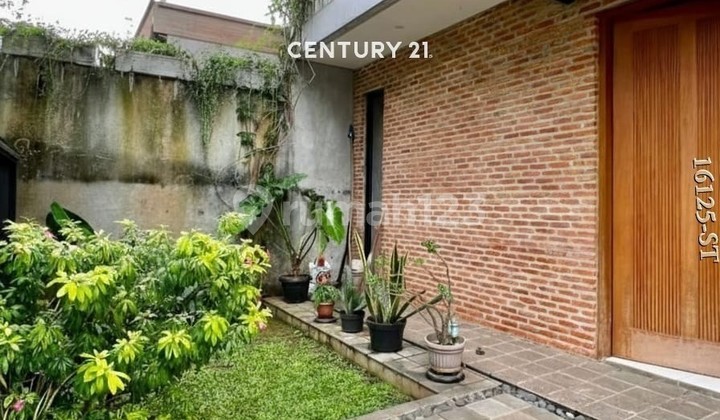 For Sale: Modern Industrial Design Ready-to-Occupy House in Lebak Bulus 2