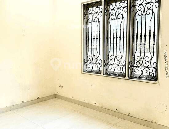 Dijual Rumah Siap Huni Lokasi Strategis di Pondok Indah Dijual Rumah Siap Huni Lokasi Strategis di Pondok Indah
