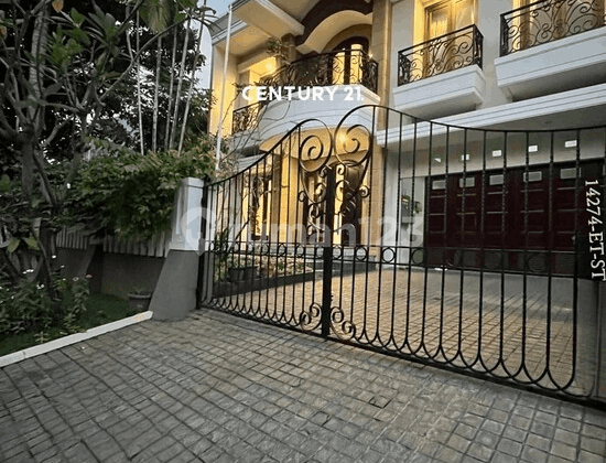 Luxury House for Sale Near Park in Pondok Indah