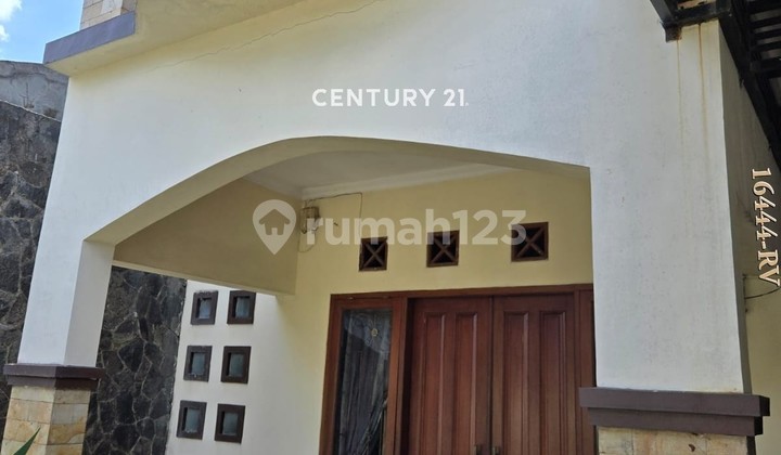 Rumah Hook Tanah Luas di Perumahan Joglo Jakarta Barat