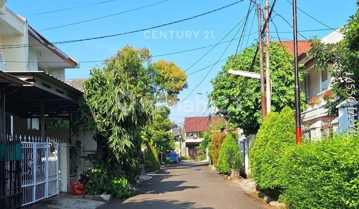 Dijual Rumah Hitung Tanah Lokasi di Sektor 1 Bintaro Jakarta 2