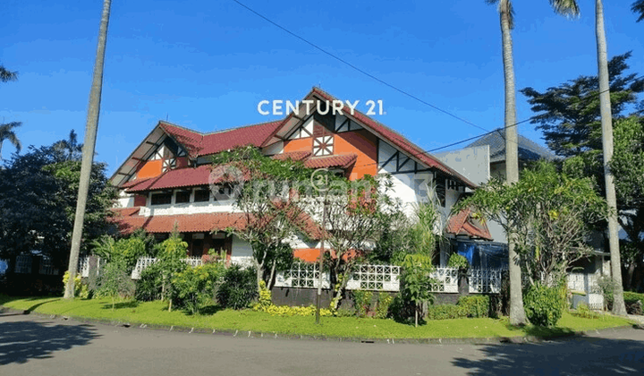 For Sale: House with Swimming Pool in Pondok Indah