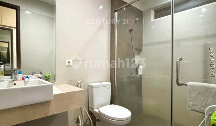 Well-Maintained House Ready to Live In, Already Renovated, and Serene in Lebak Bulus. 2