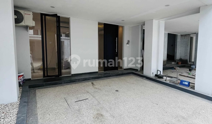 Ready-to-Occupy House Near Toll Access Modern Design Semarang City 2
