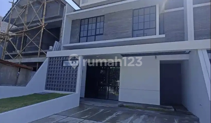 Rumah Bebas Banjir di Perumahan Elit Bsb Semarang 1