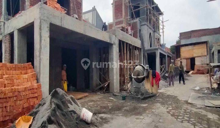 Rumah 3 Lantai Dekat Akses Tol Gayamsari Semarang 2