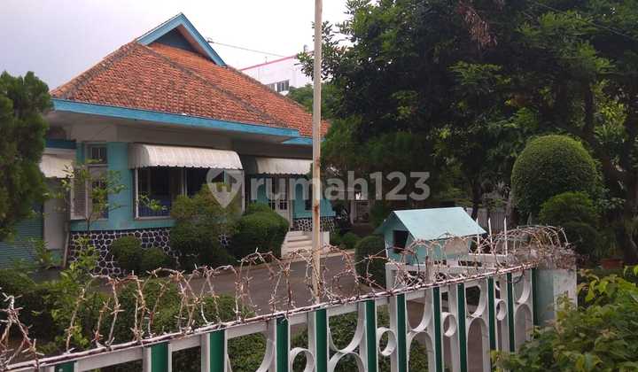 Rumah Mewah Dijual di Janggli - Luas, Elegan & Sangat Strategis 2