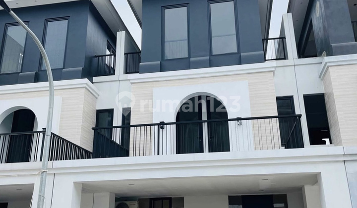 Ready-to-Occupy House Near Toll Access Modern Design Semarang City 1